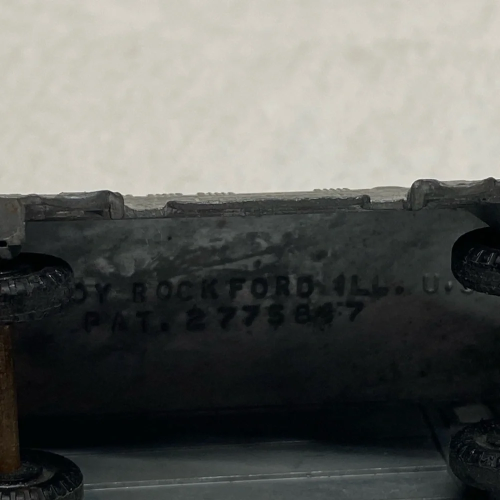 midgetoy vintage metal toy train Lot Of 2 Train Cars - Picture 6 of 16